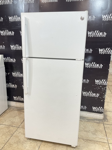 [99021] Ge Used Refrigerator Top and Bottom 28x64 (white) 