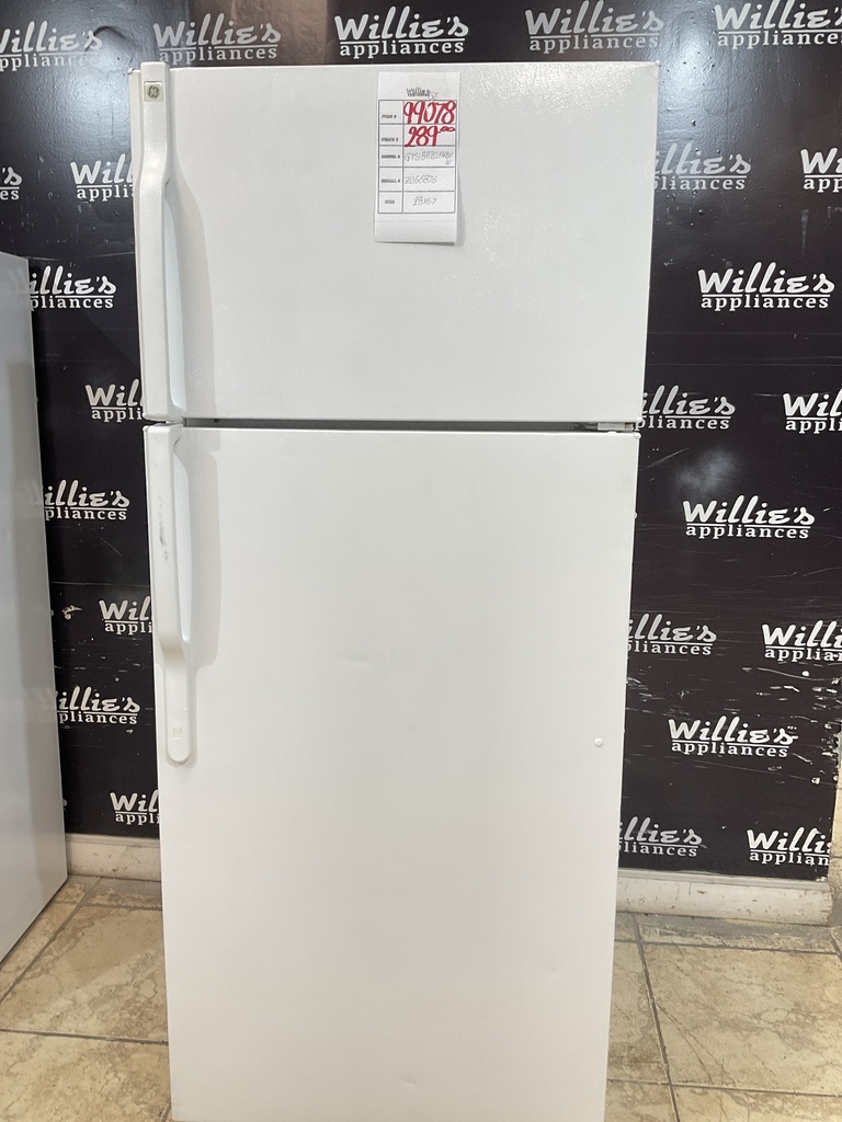 Ge Used Refrigerator Top and Bottom 28x67 (White) 