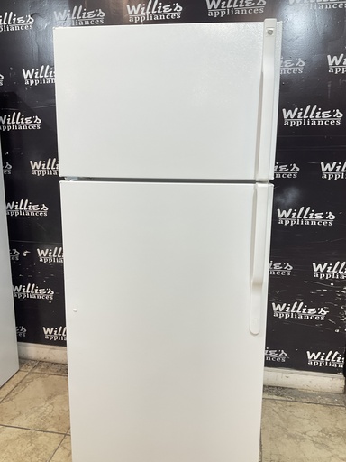 [99273] Ge Used Refrigerator Top and Bottom 28x67 (White) 