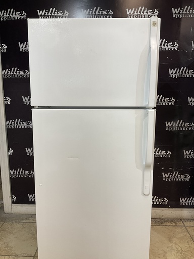 [99272] Ge Used Refrigerator Top and Bottom 28x67 (White) 