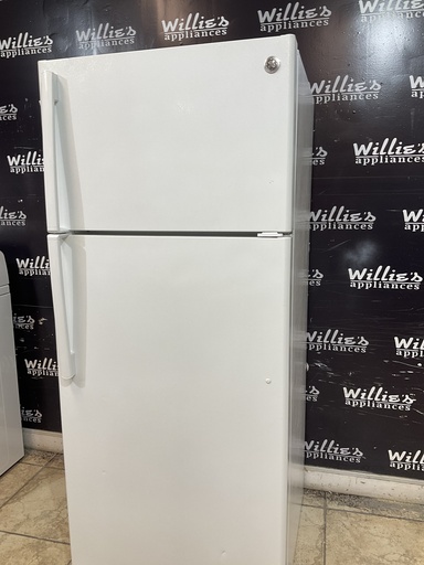 [99323] Ge Used Refrigerator Top and Bottom 28x66 1/2 ( White) 