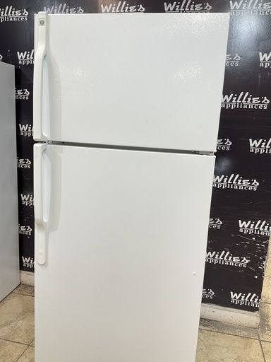 [99517] Ge Used Refrigerator Top and Bottom 28x67 (White) 