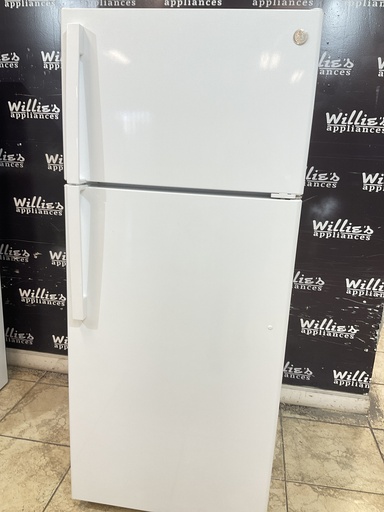[99510] Ge Used Refrigerator Top and Bottom 28x67 (White)