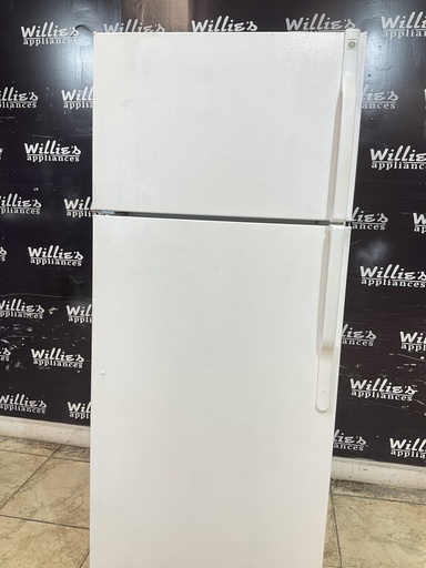 [99611] Ge Used Refrigerator Top and Bottom 28x67 (White) 