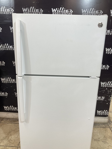 [99653] Ge Used Refrigerator Top and Bottom 28x61 (White) 