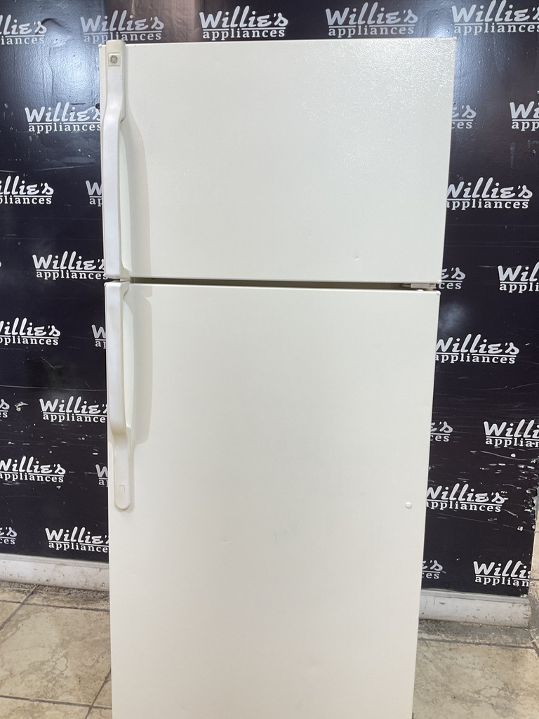 Ge Used Refrigerator Top and Bottom 28x67 (Bisque) 