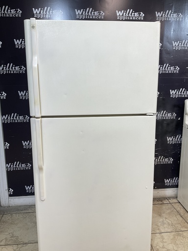 [100060] Ge Used Refrigerator Top and Bottom 33x67 (Bisque) 