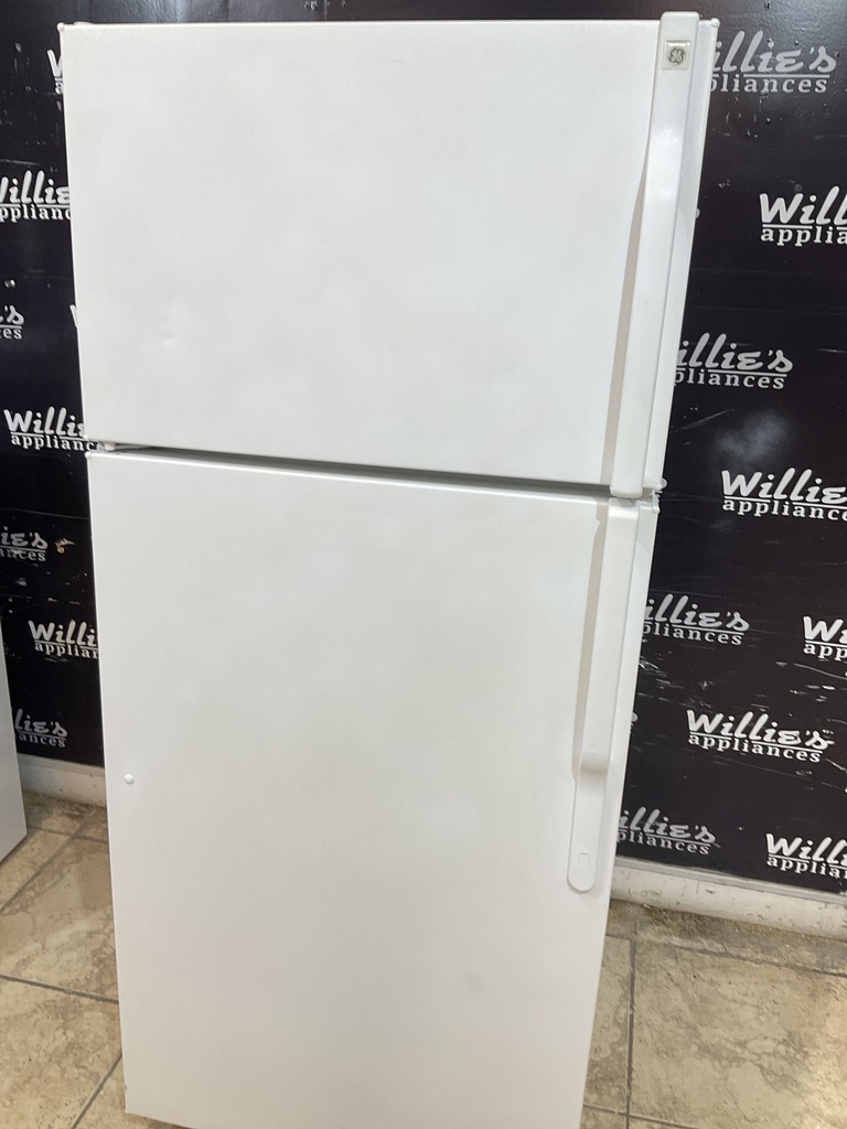Ge Used Refrigerator Top and Bottom 28x65 (White) 