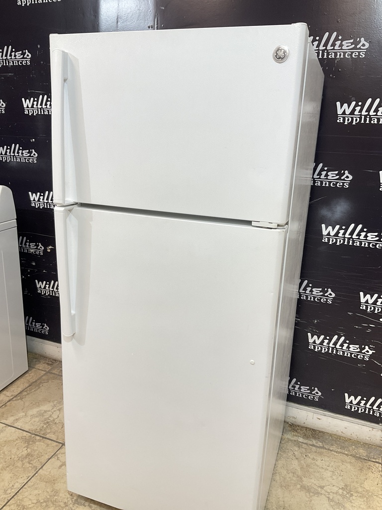 Ge Used Refrigerator Top and Bottom 28x64 1/2” (White) 