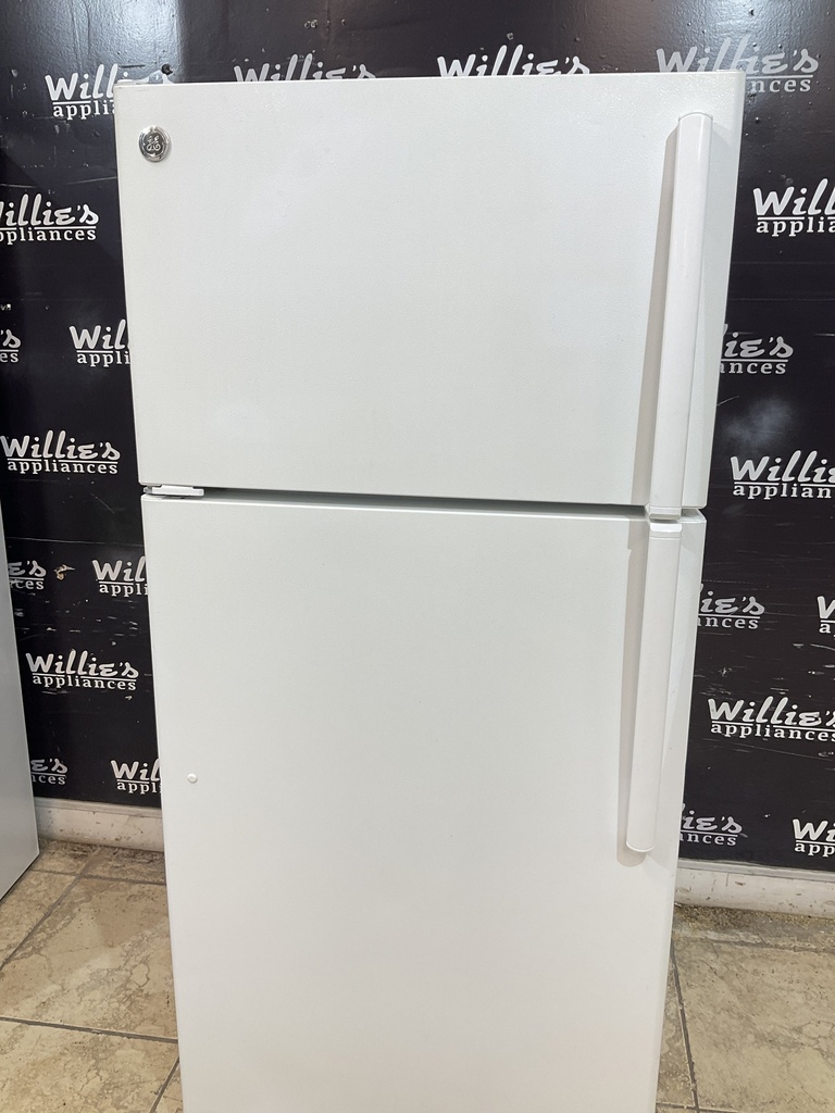 Ge Used Refrigerator Top and Bottom 28x61 (White) 