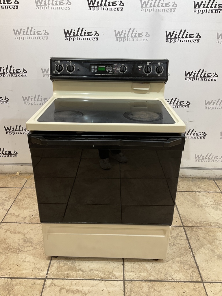 Ge Used Electric Stove 220volts (40/50 AMP) 30inches {4 prong} (Bisque/Black) 