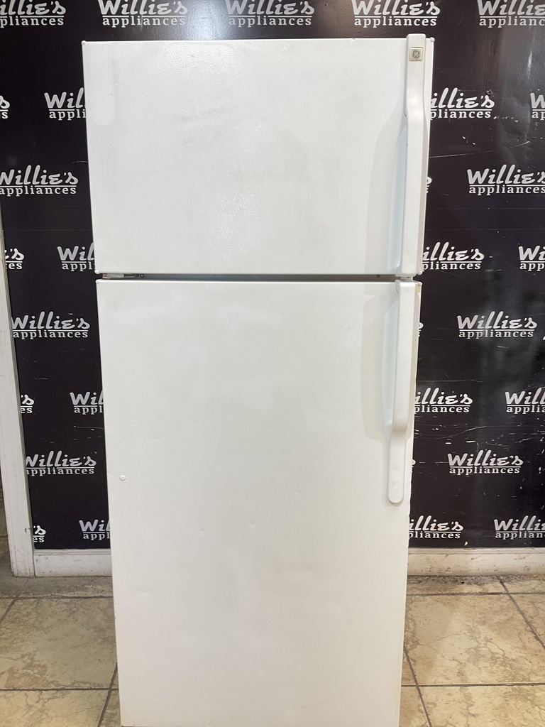 Ge Used Refrigerator Top and Bottom 28x67 (White) 