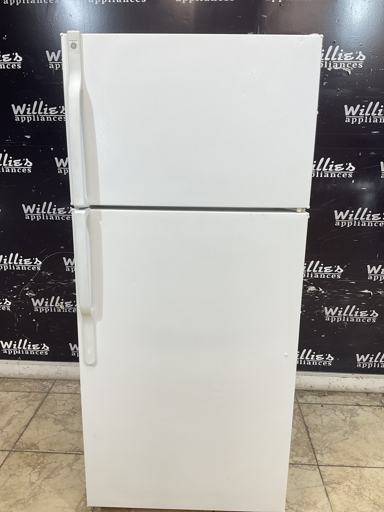 Ge Used Refrigerator Top and Bottom 28x64 1/2” (White) 