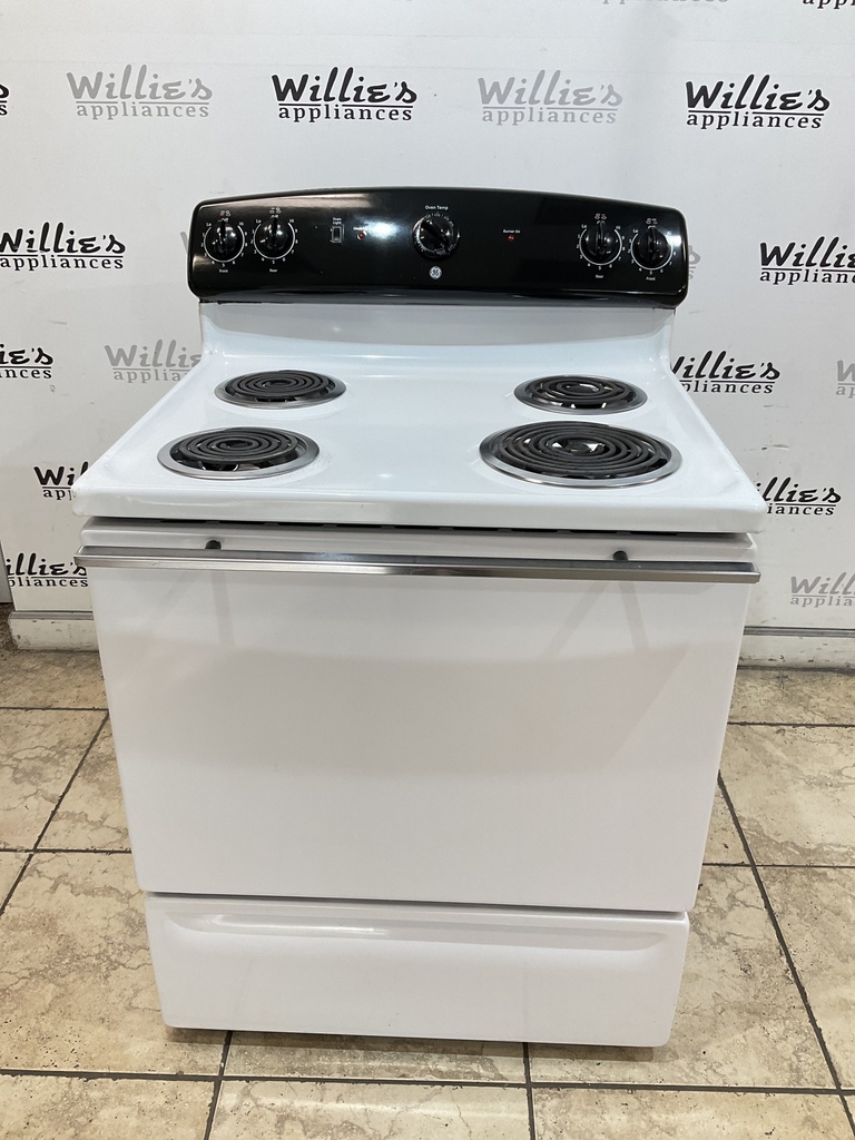 Ge Used Electric Stove 220volts (40/50 AMP) 30inches {no cord} (White/Black) 