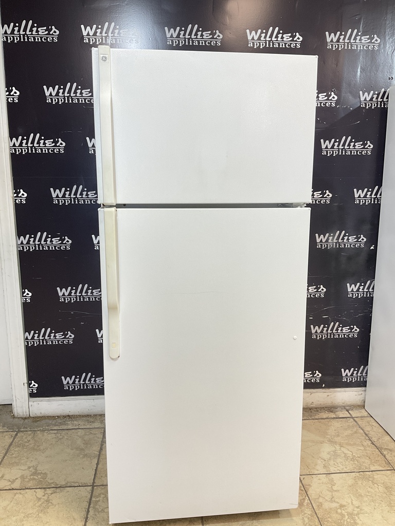 Ge Used Refrigerator Top and Bottom 28x67 1/2” (White) 