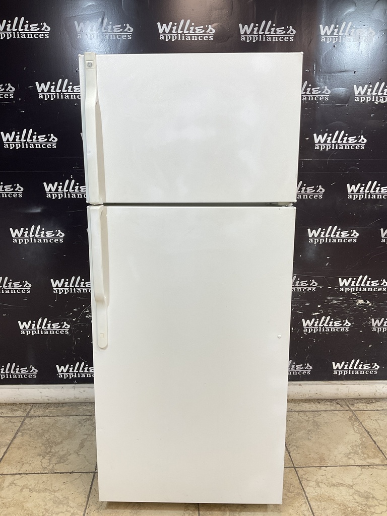 Ge Used Refrigerator Top and Bottom 28x67 (White) 