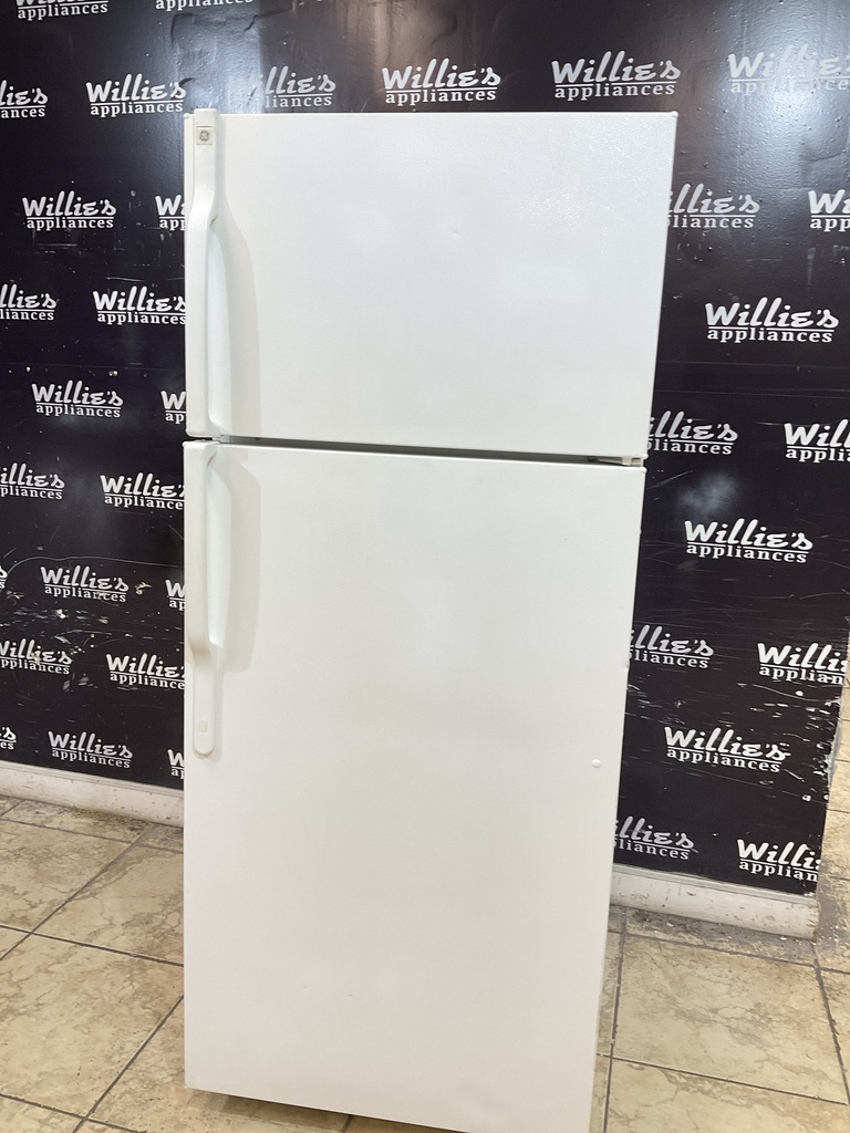 Ge Used Refrigerator Top and Bottom 28x67 1/2” (White) 