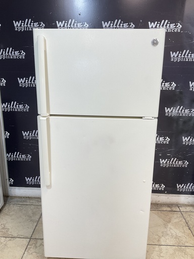 [101521] Ge Used Refrigerator Top and Bottom 28x61 (Bisque) 