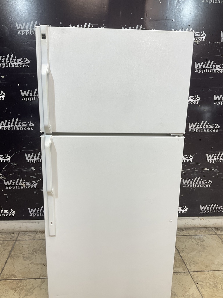 Ge Used Refrigerator Top and Bottom 28x61 1/2” (White) 