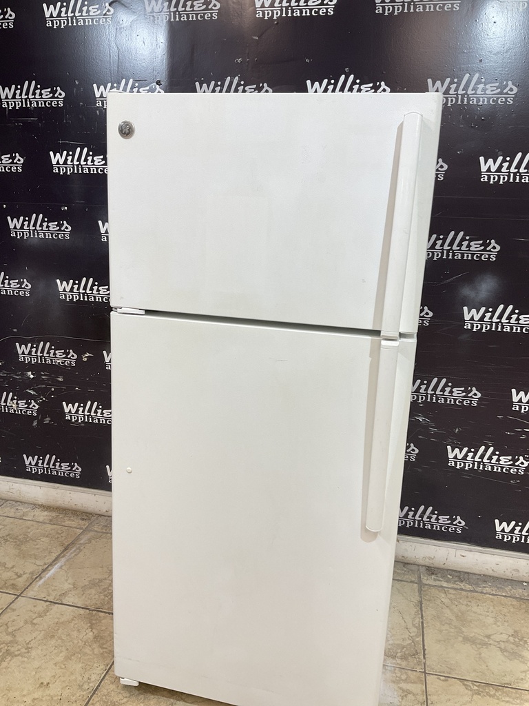 Ge Used Refrigerator Top and Bottom 28x61 (White)