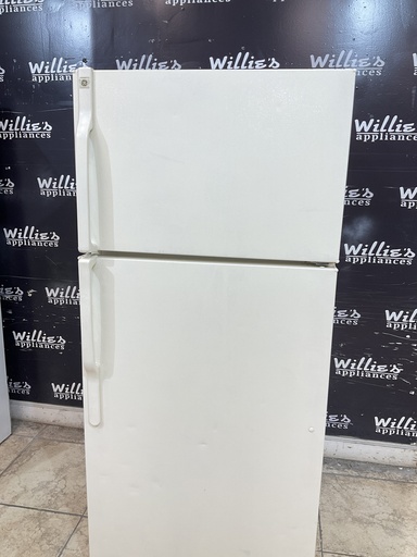 [102439] Ge Used Refrigerator Top and Bottom 28x62 (Bisque) 