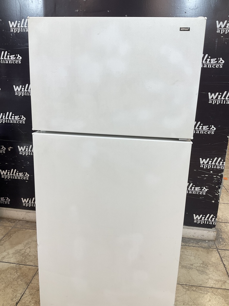 Hotpoint Used Refrigerator Top and Bottom 28x61 1/2” (White) 