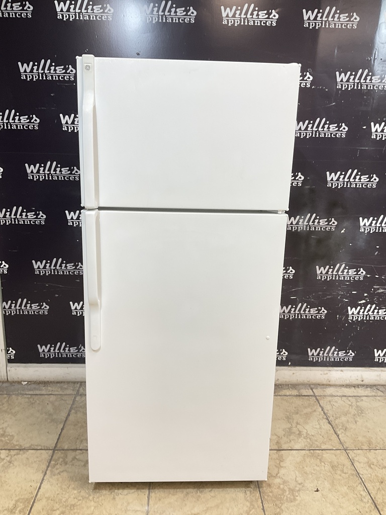 Ge Used Refrigerator Top and Bottom 28x64 1/2” (White)