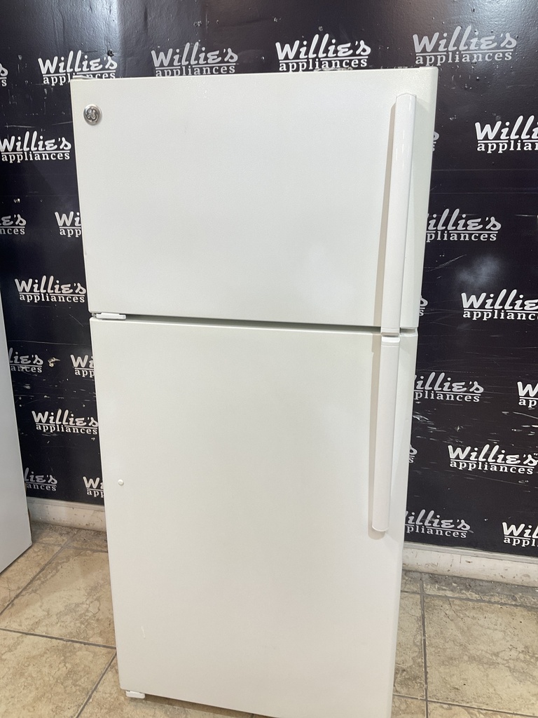 Ge Used Refrigerator Top and Bottom 28x61 1/2” (White) 