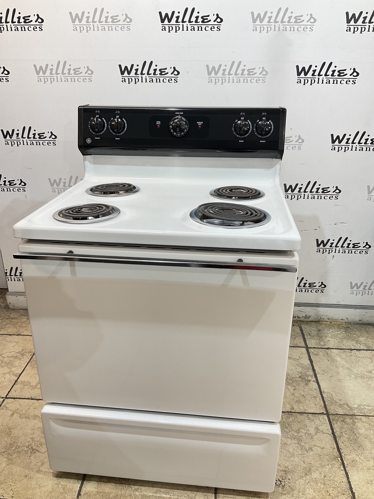 Ge Used Electric Stove 220volts (40/50 AMP) 30inches {no cord} (White/Black) 