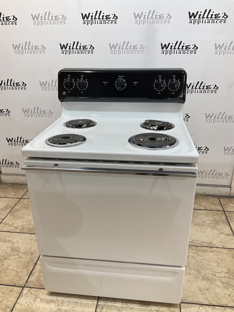 Ge Used Electric Stove 220 volts (40/50 AMP) 30inches {no cord} (White/Black) 