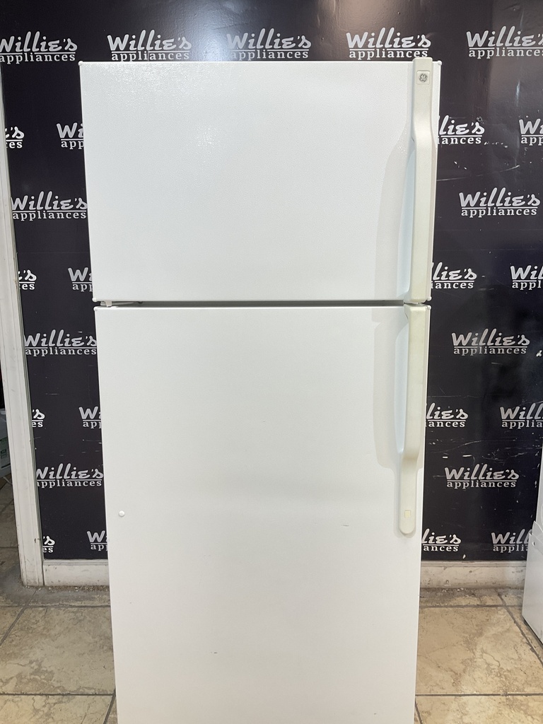 Ge Used Refrigerator Top and Bottom 28x67 (White) 