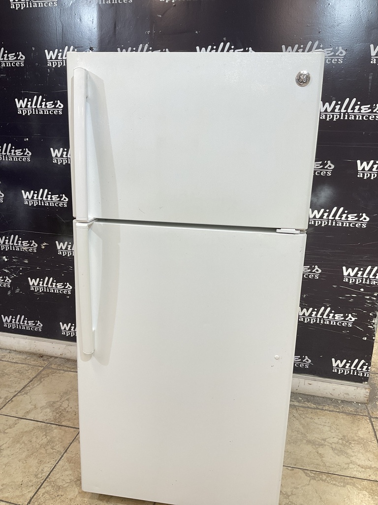 Ge Used Refrigerator Top and Bottom 28x61 (White) 