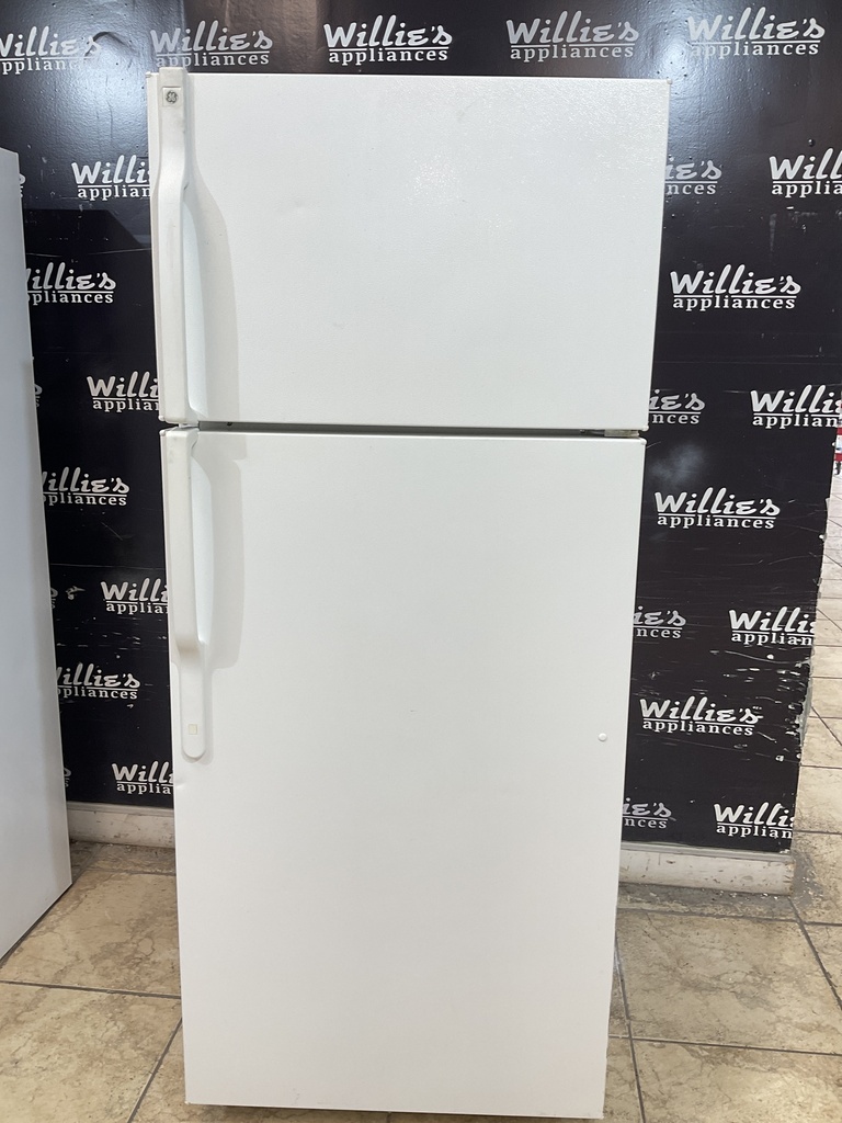 Ge Used Refrigerator Top and Bottom 28x67 