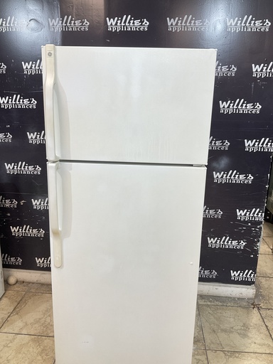 [103609] Ge Used Refrigerator Top and Bottom 28x67 1/2” 