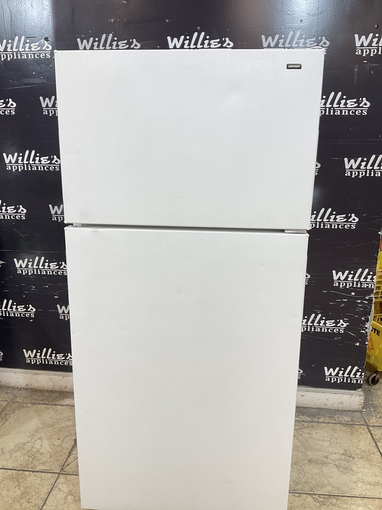 Hotpoint Used Refrigerator Top and Bottom 28x61 1/2” (White)