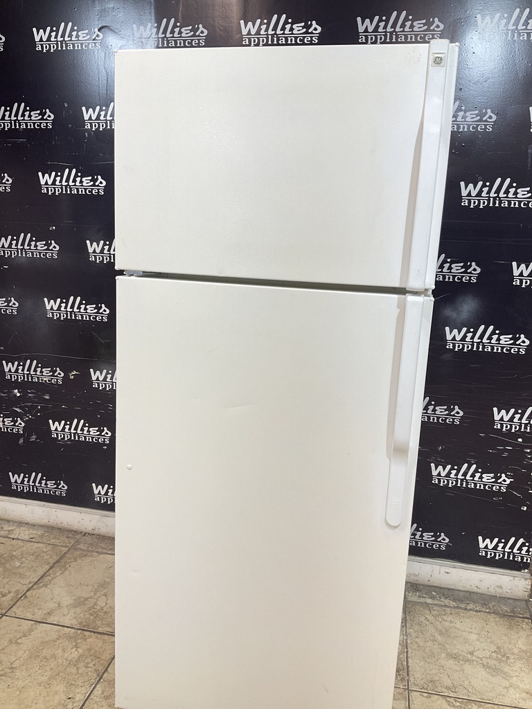 Ge Used Refrigerator Top and Bottom 28x67 (White) 