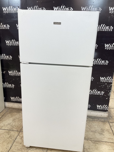 [104144] Hotpoint Used Refrigerator Top and Bottom 28x61 1/2” (White)