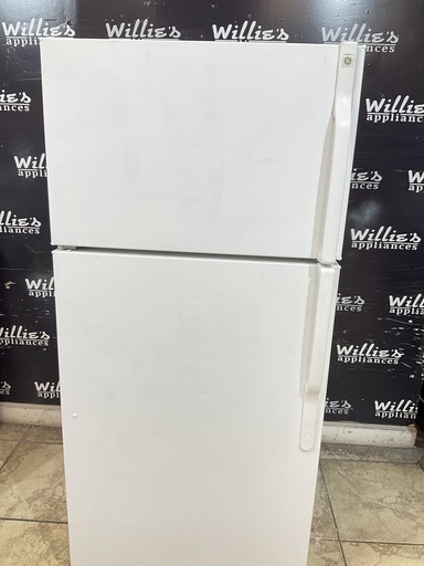 [104183] Ge Used Refrigerator Top and Bottom 28x61 1/2” (White)