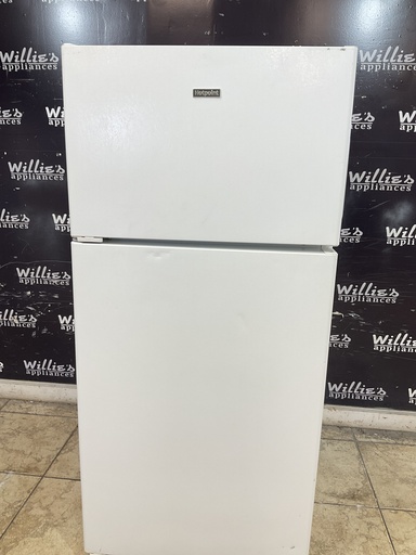[104283] Hotpoint Used Refrigerator Top and Bottom 28x61 1/2”