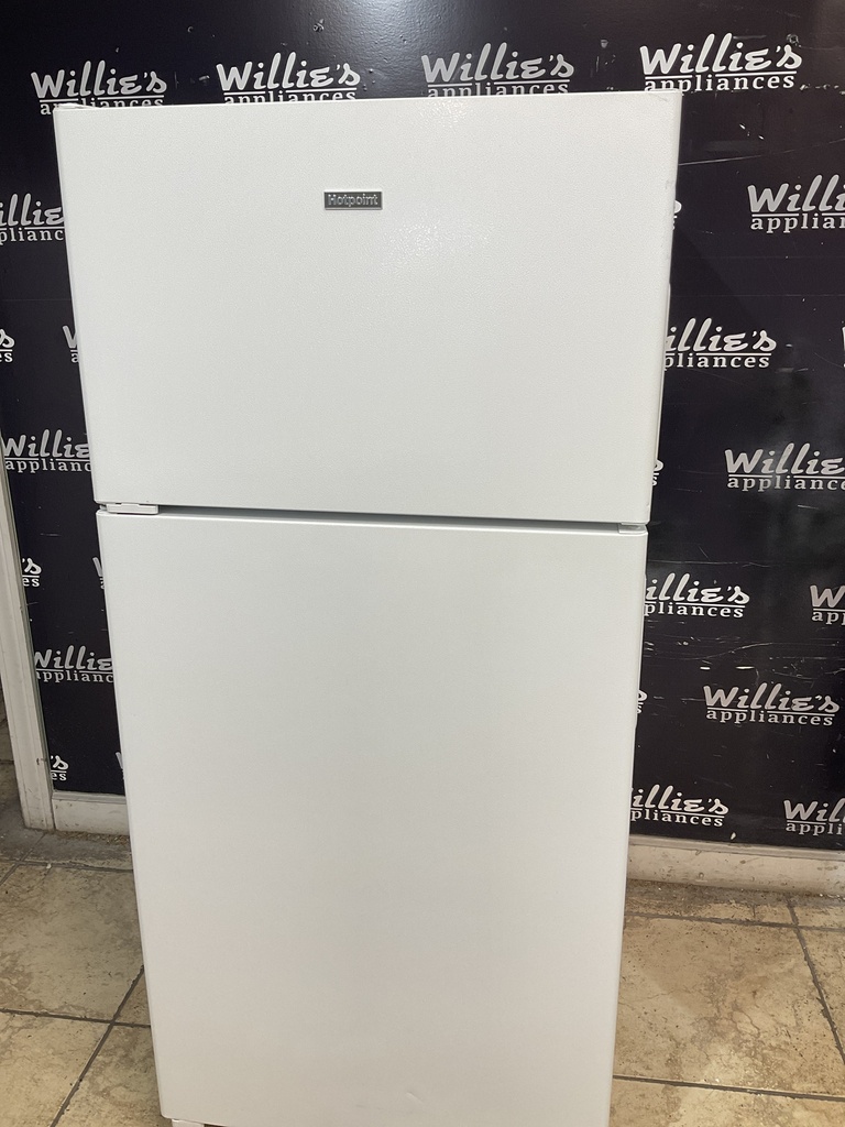 Hotpoint Used Refrigerator Top and Bottom 28x61 1/2” (White) 