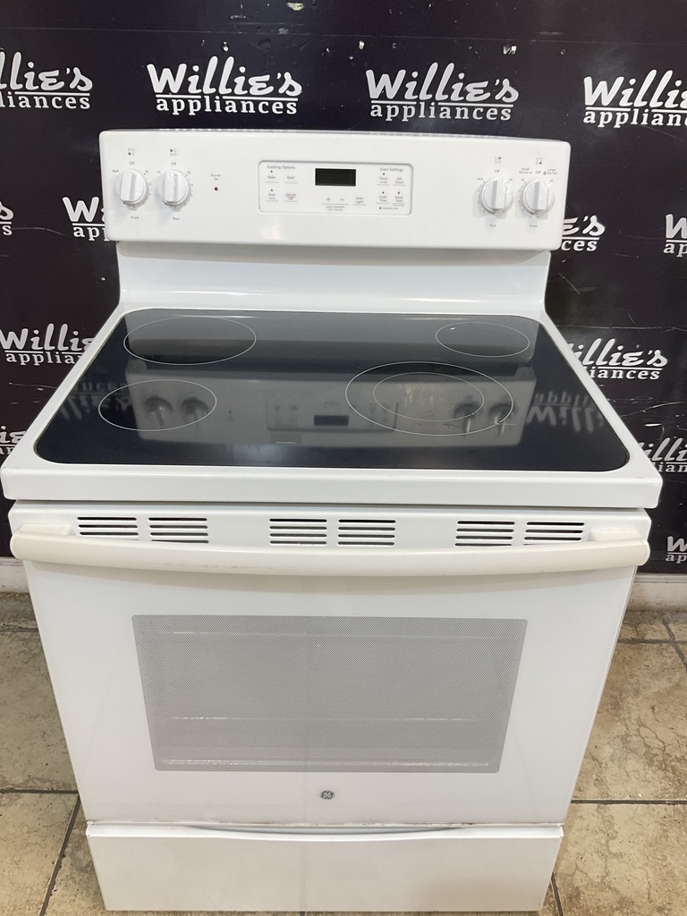 Ge Used Electric Stove 220volts (40/50 AMP) 30inches {4 prong} (white) 