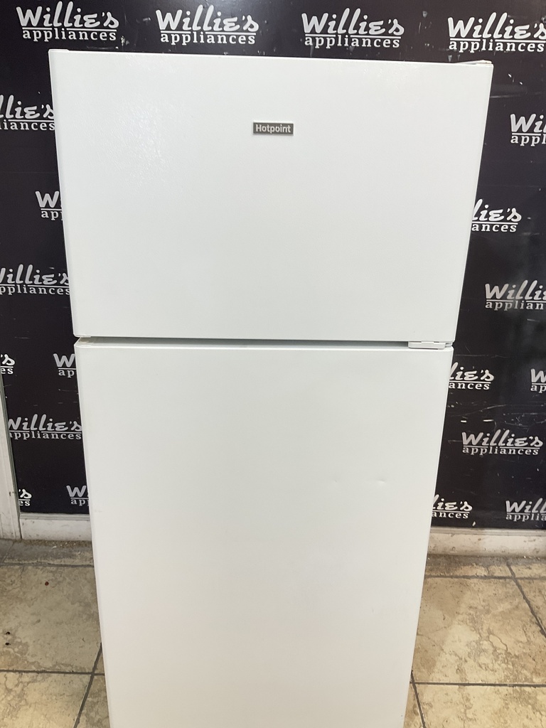 Hotpoint Used Refrigerator Top and Bottom 28x61 1/2” (White) 