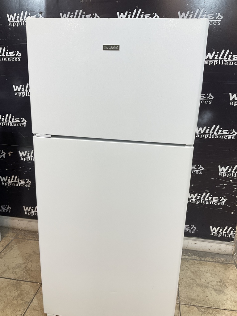 Hotpoint Used Refrigerator Top and Bottom 28x61 1/2” (white) 