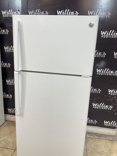 [104570] Ge Used Refrigerator Top and Bottom 28x61 1/2” (white) 