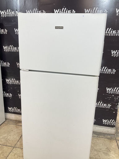 [104565] Hotpoint Used Refrigerator Top and Bottom 28x61 1/2” (white) 