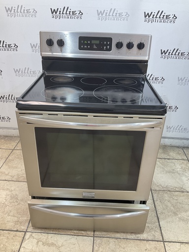 [104836] Frigidaire Used Electric Stove 220volts (40/50 AMP) 30inches {no cord} (Stainless steel) 