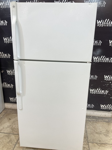 [104898] Ge Used Refrigerator Top and Bottom 28x61 1/2” (White) 