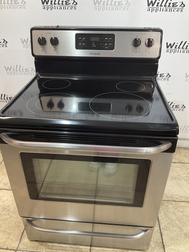 [104960] Frigidaire Used Electric Stove 220volts (40/50 AMP) 30inches {no cord} (Stainless steel) 