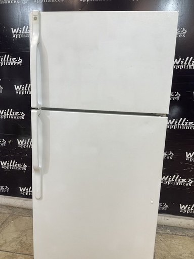 [105117] Ge Used Refrigerator Top and Bottom 28x64 1/2” (White) 