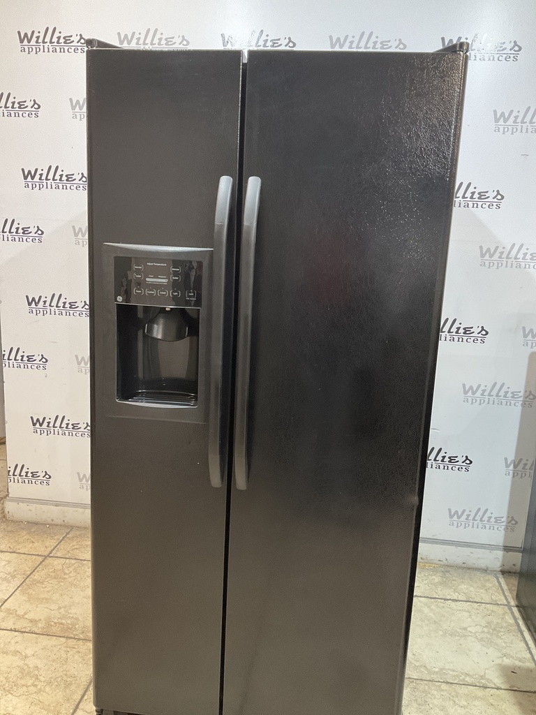 Ge Used Refrigerator Side by Side 32x67 1/2” (Black) 